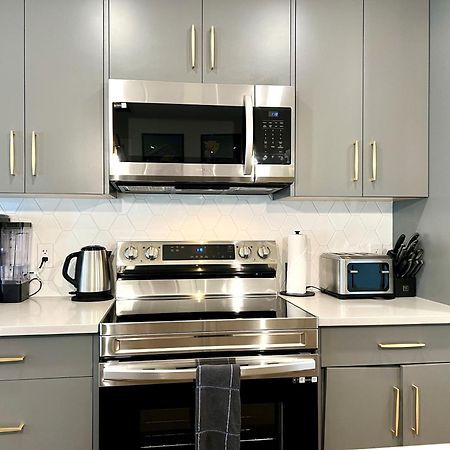 Brand New 2Br Condo With Outdoor Swimming Pool And Hot Tub Кенмор Екстер'єр фото