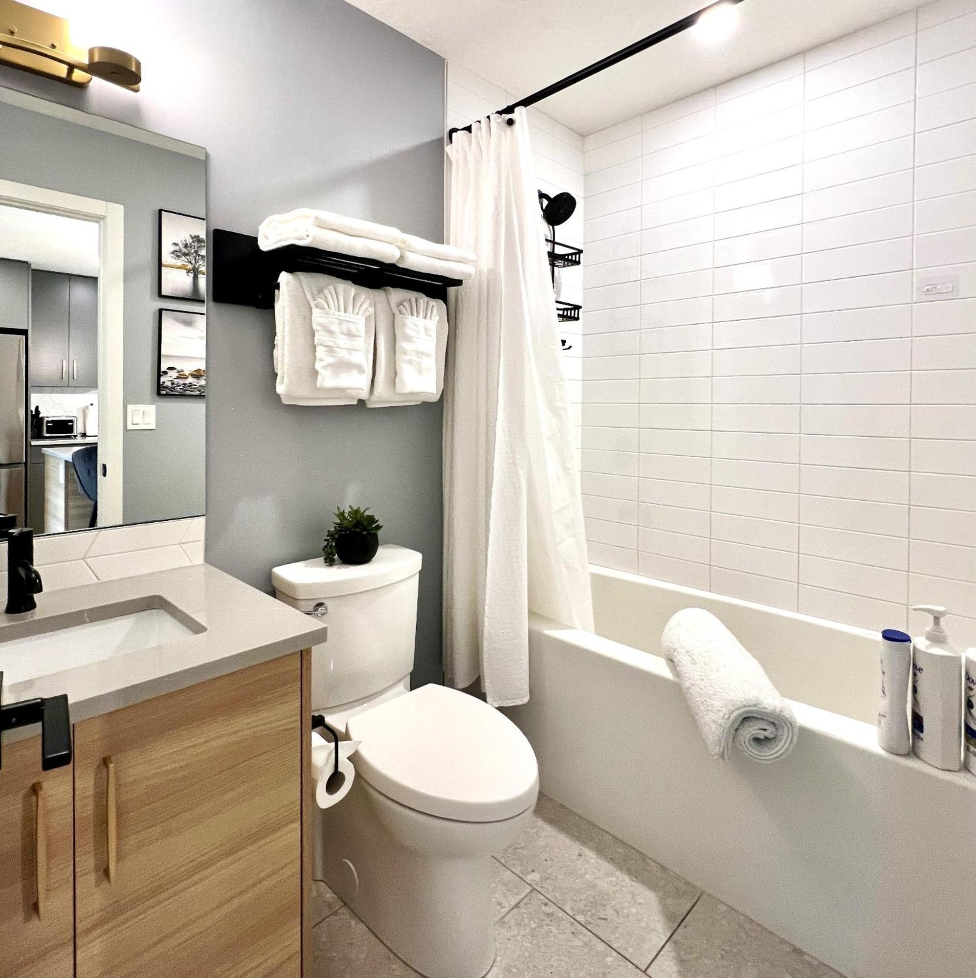 Brand New 2Br Condo With Outdoor Swimming Pool And Hot Tub Кенмор Екстер'єр фото